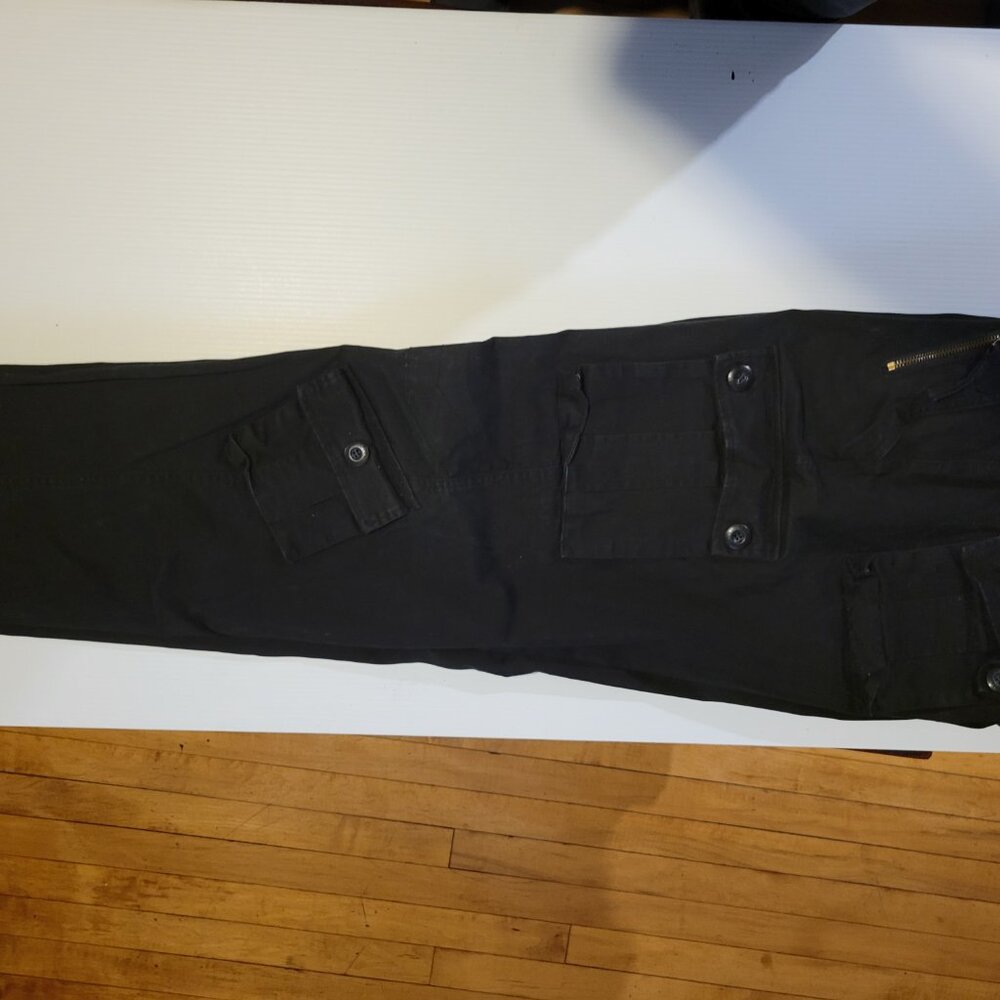 Cargo pants. - Picture 5 of 9
